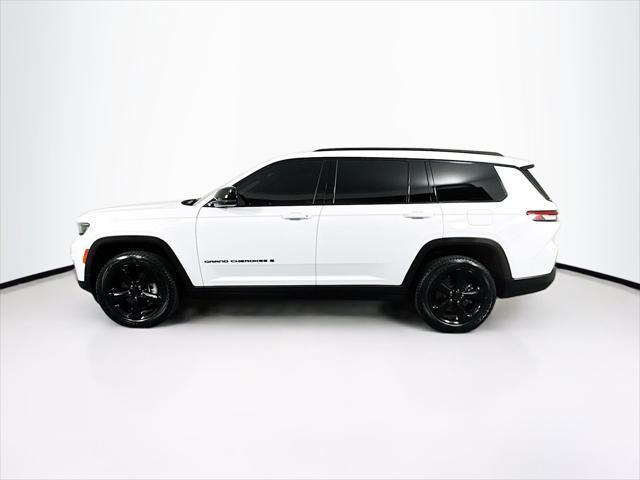 Photo of 2023 Bright White Clearcoat Jeep Grand Cherokee L