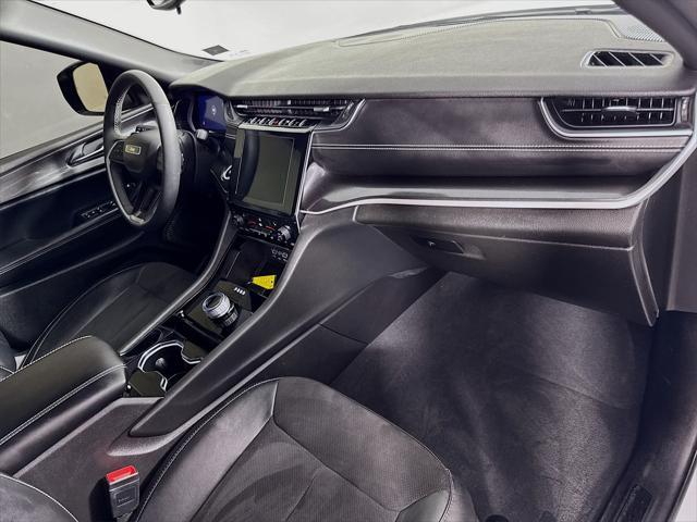 Photo of 2023 Bright White Clearcoat Jeep Grand Cherokee L