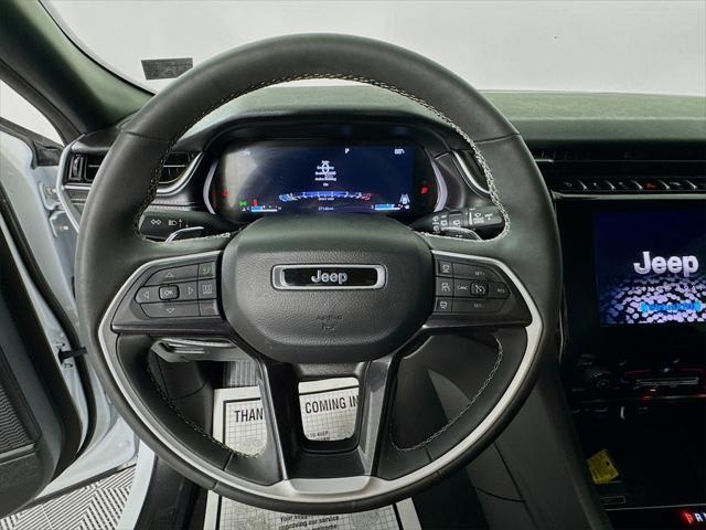 Photo of 2023 Bright White Clearcoat Jeep Grand Cherokee L