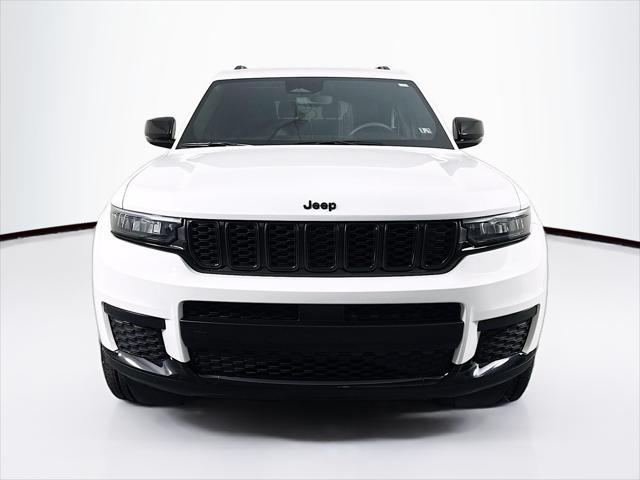 Photo of 2023 Bright White Clearcoat Jeep Grand Cherokee L