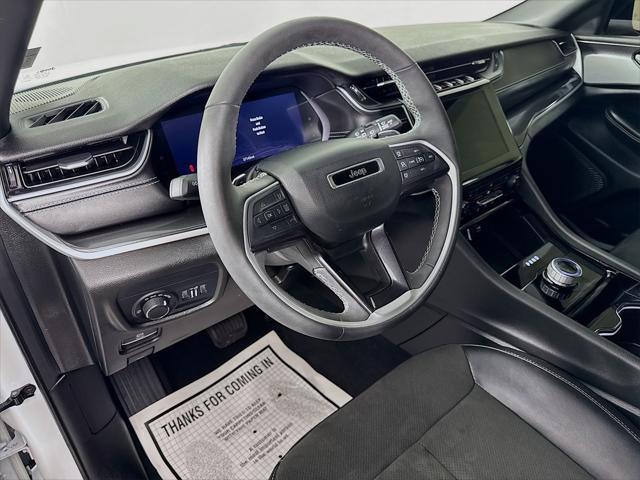 Photo of 2023 Bright White Clearcoat Jeep Grand Cherokee L