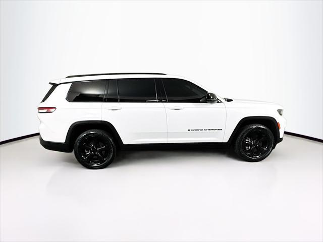 Photo of 2023 Bright White Clearcoat Jeep Grand Cherokee L