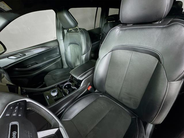 Photo of 2023 Bright White Clearcoat Jeep Grand Cherokee L