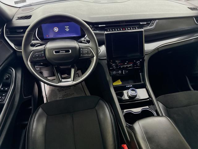 Photo of 2023 Bright White Clearcoat Jeep Grand Cherokee L