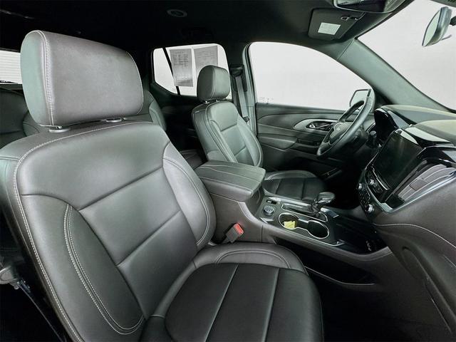 Photo of 2023 Summit White Chevrolet Traverse