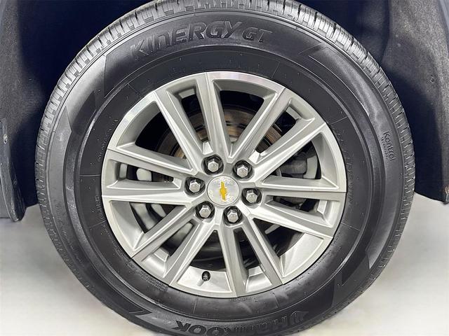 Photo of 2023 Summit White Chevrolet Traverse