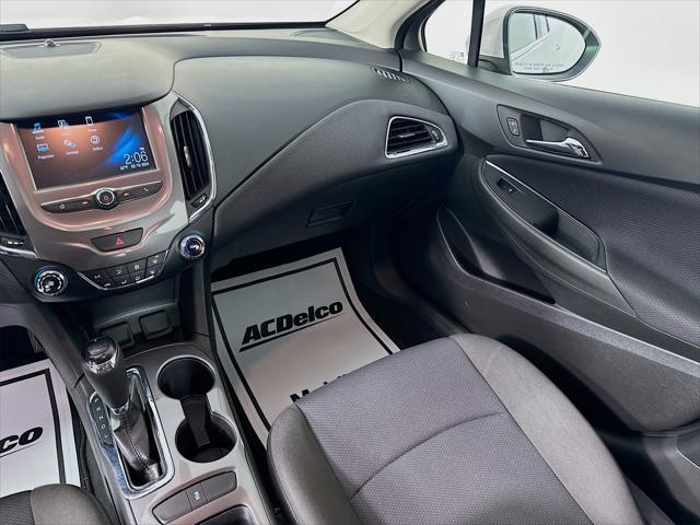 Photo of 2018 Summit White Chevrolet Cruze