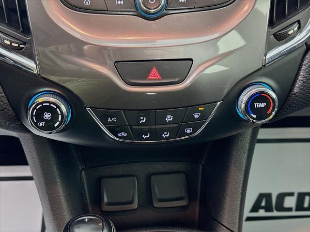Photo of 2018 Summit White Chevrolet Cruze