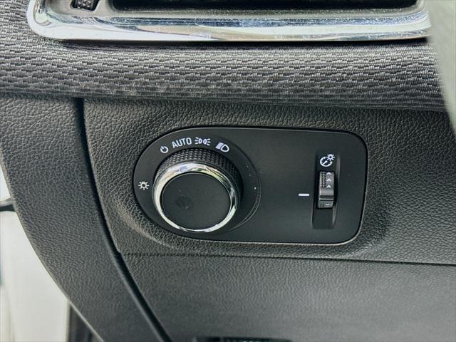 Photo of 2018 Summit White Chevrolet Cruze