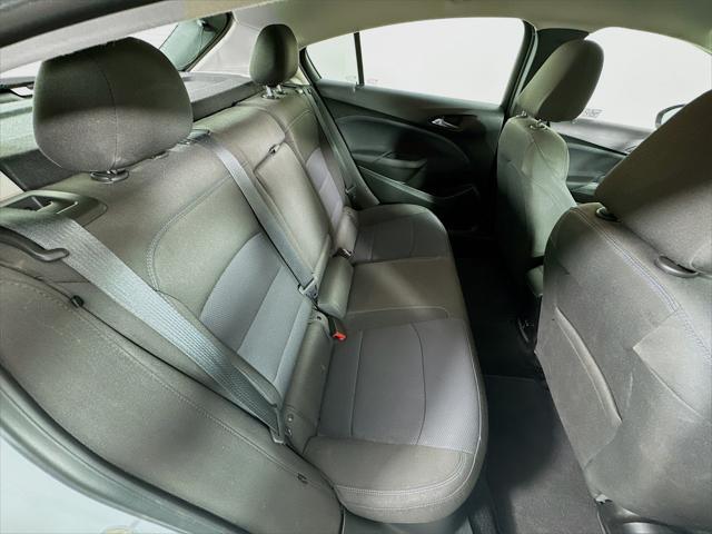 Photo of 2018 Summit White Chevrolet Cruze
