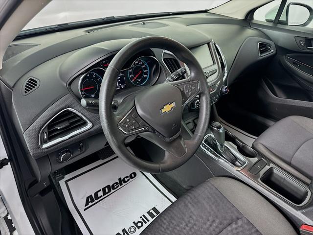 Photo of 2018 Summit White Chevrolet Cruze