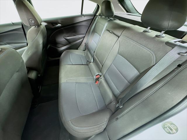 Photo of 2018 Summit White Chevrolet Cruze