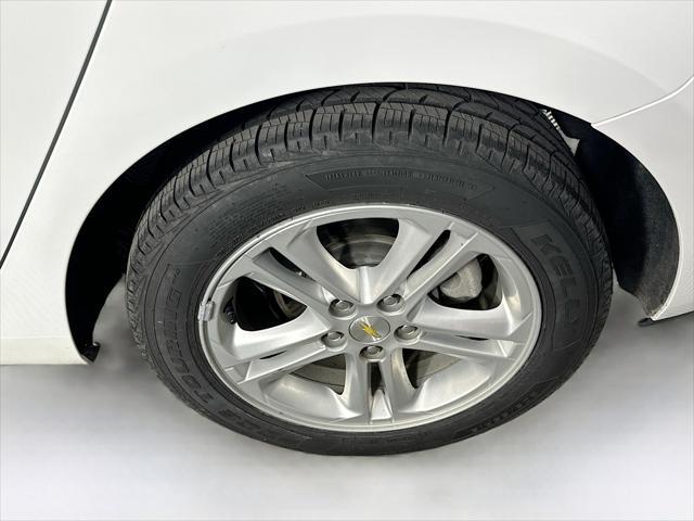 Photo of 2018 Summit White Chevrolet Cruze