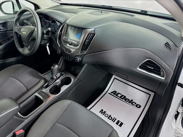 Photo of 2018 Summit White Chevrolet Cruze