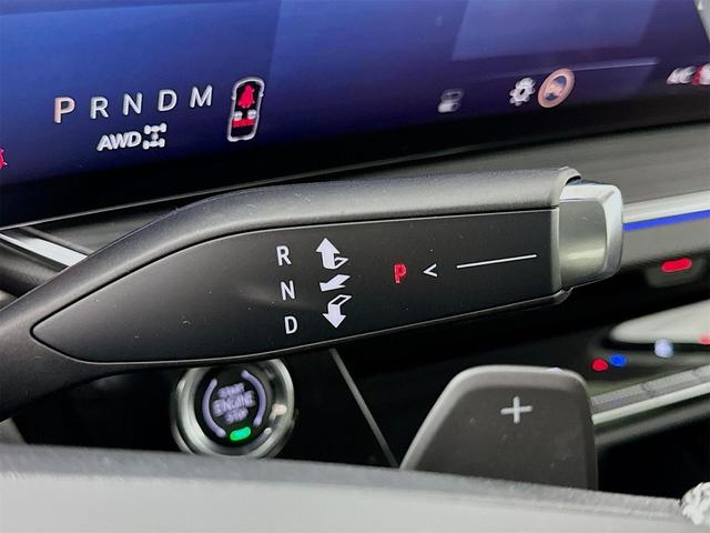 Photo of 2025 Summit White Buick Envision