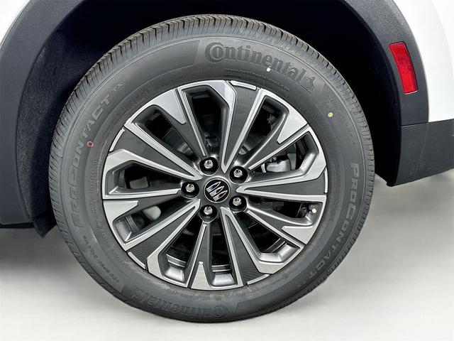 Photo of 2025 Summit White Buick Envision