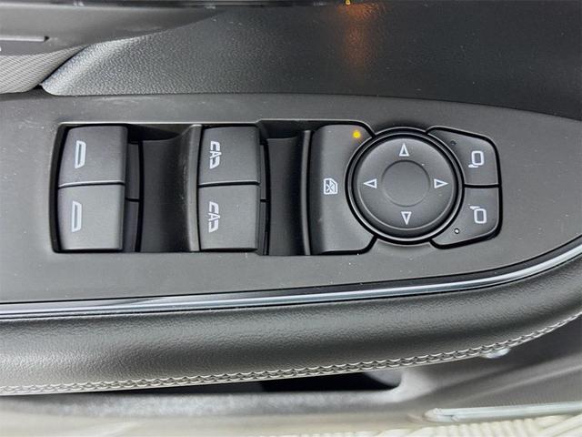 Photo of 2025 Summit White Buick Envision