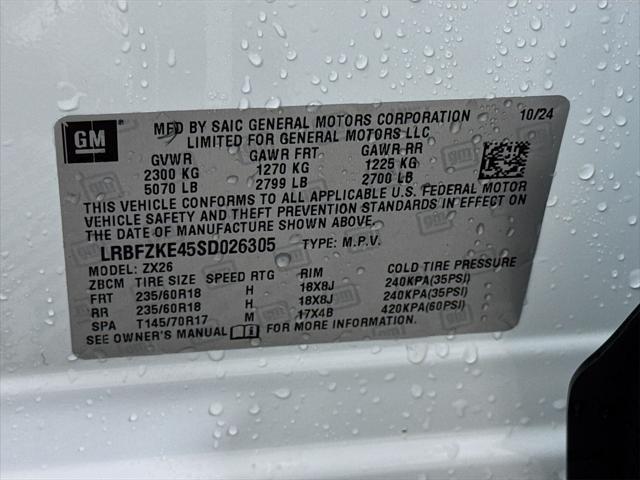 Photo of 2025 Summit White Buick Envision