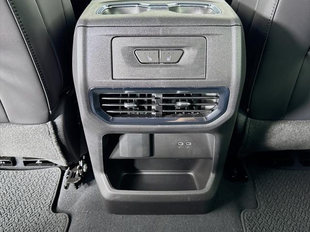Photo of 2025 Deep Ocean Metallic GMC Sierra EV