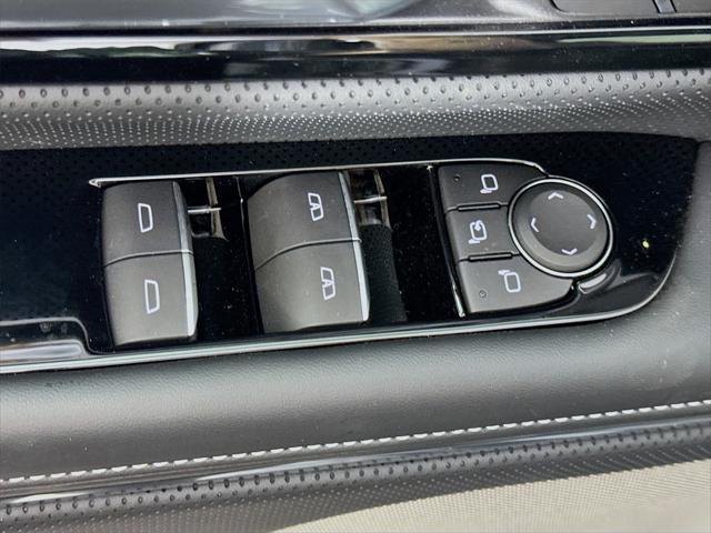 Photo of 2025 Deep Ocean Metallic GMC Sierra EV