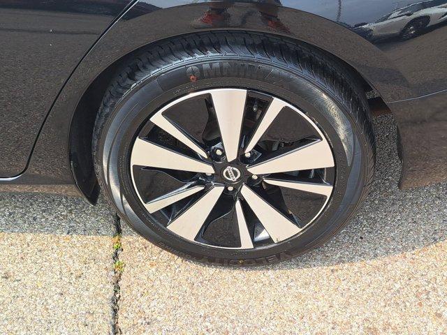 Photo of 2020 Super Black Clearcoat Nissan Altima