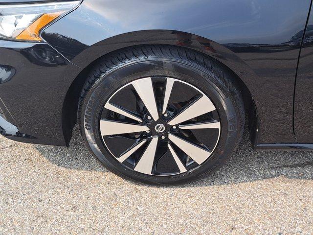 Photo of 2020 Super Black Clearcoat Nissan Altima