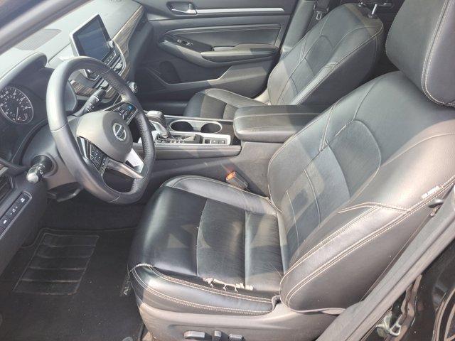 Photo of 2020 Super Black Clearcoat Nissan Altima