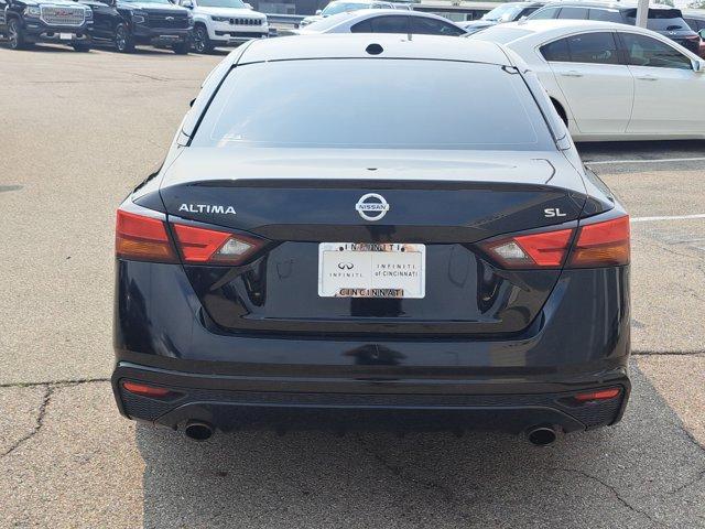 Photo of 2020 Super Black Clearcoat Nissan Altima