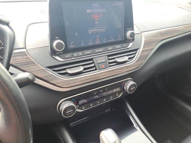 Photo of 2020 Super Black Clearcoat Nissan Altima