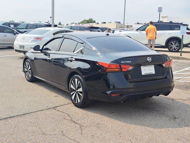 Photo of 2020 Super Black Clearcoat Nissan Altima