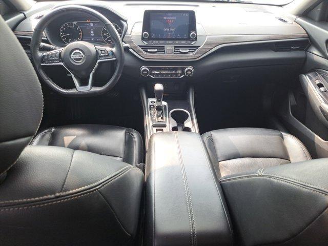 Photo of 2020 Super Black Clearcoat Nissan Altima