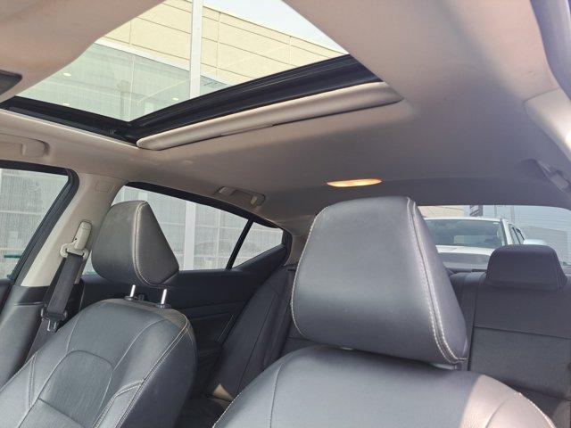 Photo of 2020 Super Black Clearcoat Nissan Altima