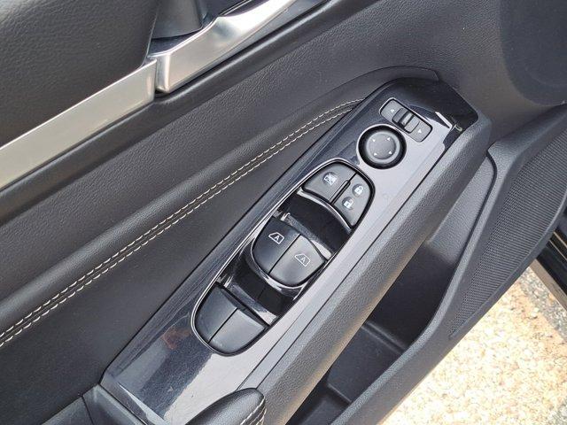 Photo of 2020 Super Black Clearcoat Nissan Altima