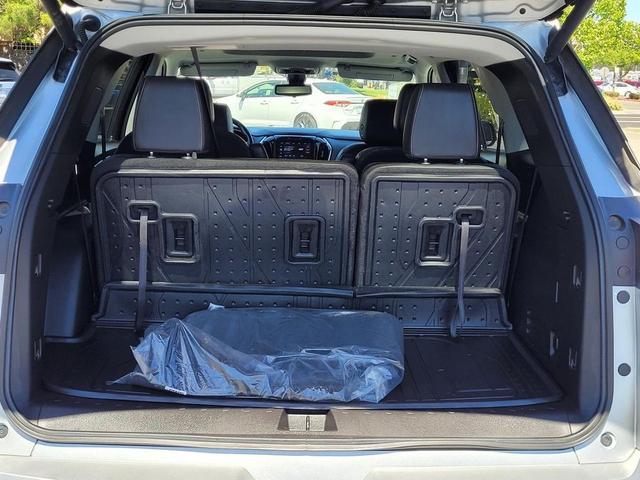 Photo of 2020 Silver Ice Metallic Chevrolet Traverse