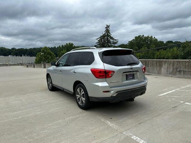 Photo of 2018 Brilliant Silver Nissan Pathfinder