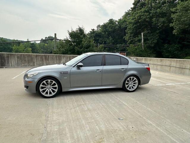Photo of 2008 Gray BMW M5