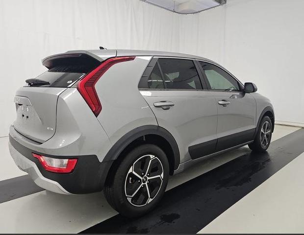 Photo of 2024 Steel Gray Kia Niro