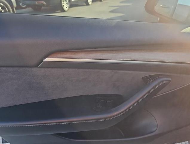 Photo of 2021 Black Tesla Model 3