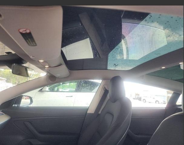 Photo of 2018 Silver Tesla Model 3