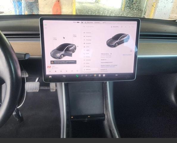 Photo of 2018 Silver Tesla Model 3