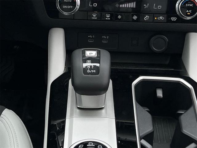 Photo of 2025 White Diamond Mitsubishi Outlander
