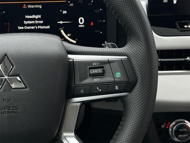 Photo of 2025 White Diamond Mitsubishi Outlander