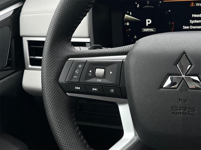 Photo of 2025 White Diamond Mitsubishi Outlander