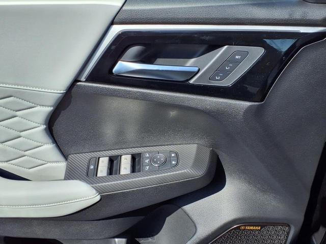 Photo of 2025 Black Diamond Mitsubishi Outlander