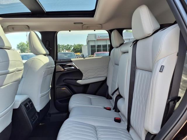 Photo of 2025 Black Diamond Mitsubishi Outlander