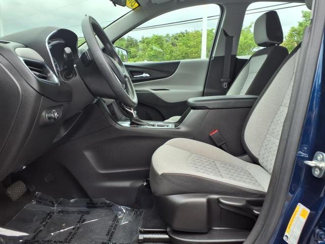 Photo of 2022 Blue Glow Metallic Chevrolet Equinox
