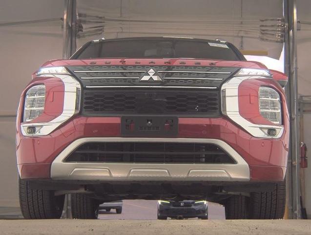 Photo of 2024 Diamond Red Mitsubishi Outlander