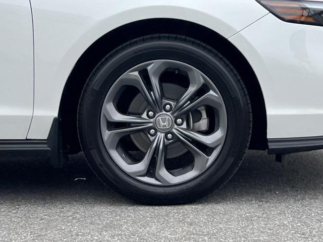 Photo of 2024 Platinum White Pearl Honda Accord