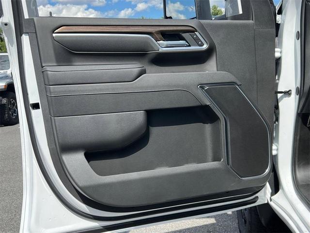Photo of 2025 Summit White Chevrolet Silverado 2500