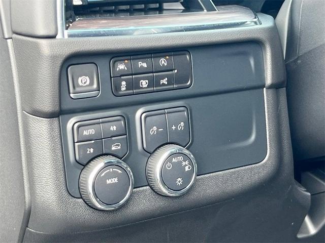 Photo of 2025 Summit White Chevrolet Suburban